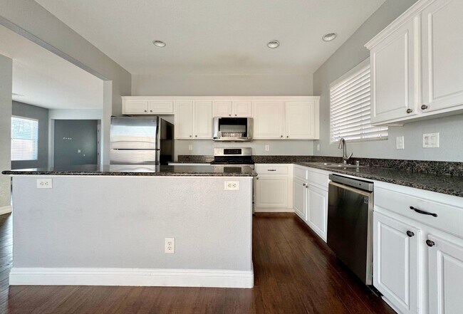Building Photo - 5033 W Moberly Ave