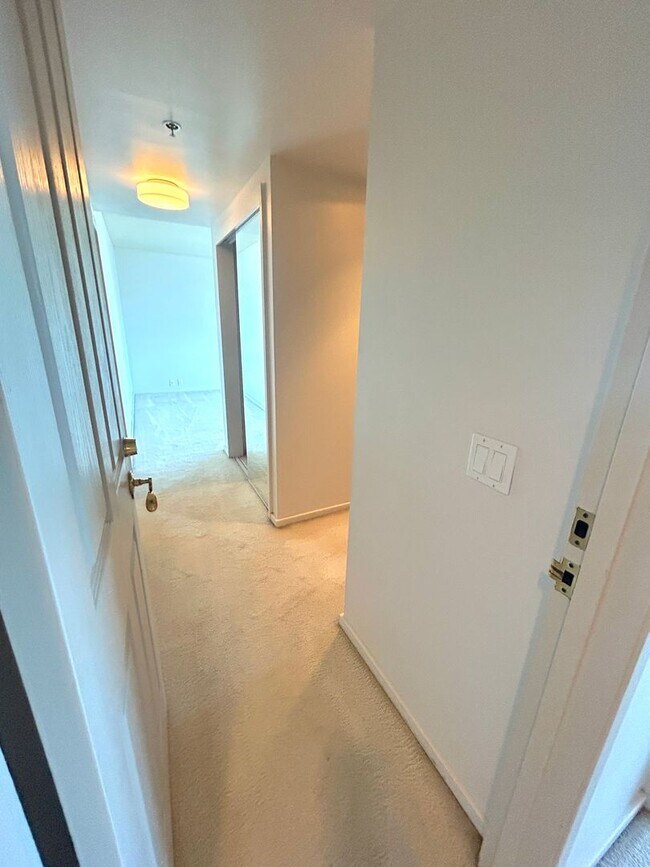 Building Photo - Large 19th Floor Unit with Ocean, City, Mo...