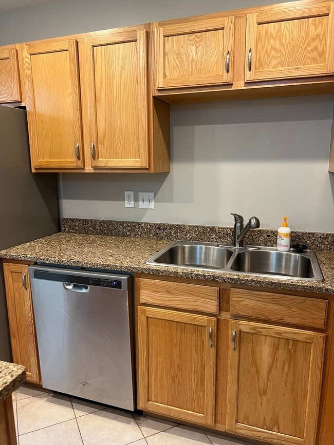 Building Photo - Townhouse in Townes at Buckwalter