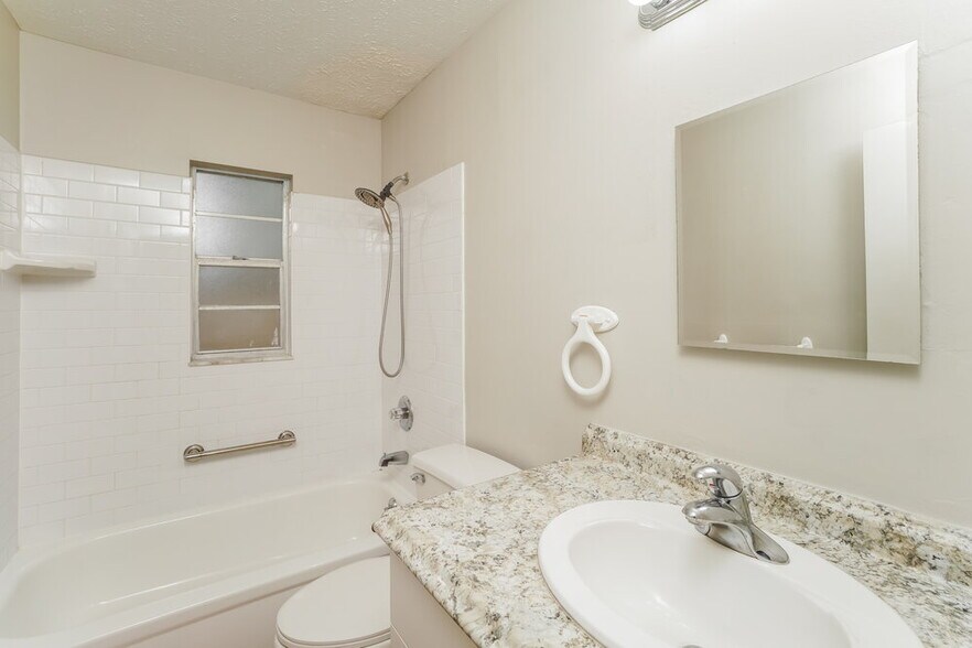 Building Photo - 308 Timber Creek Dr