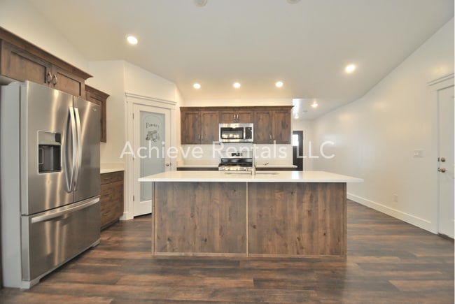 Building Photo - 230 W 1550 N