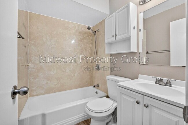 Building Photo - 6717 Lightwood Dr