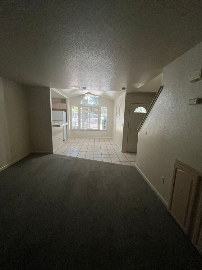 Building Photo - 3 Bedroom, 2 Bathroom Home in Sequoia Vill...