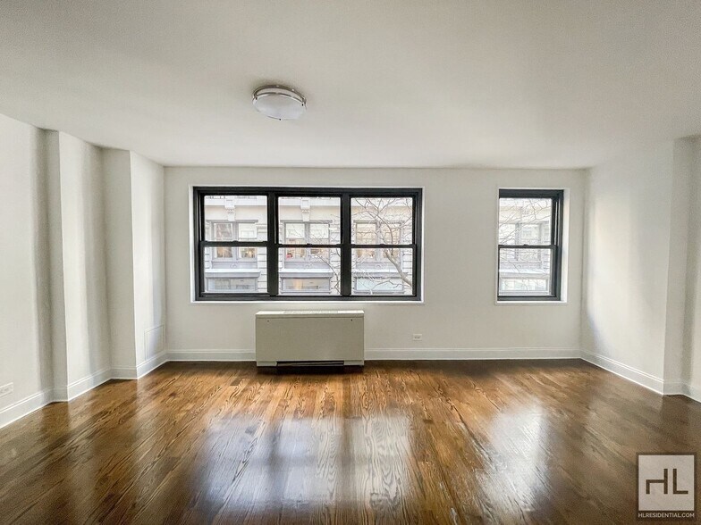 Building Photo - 5 AVENUE