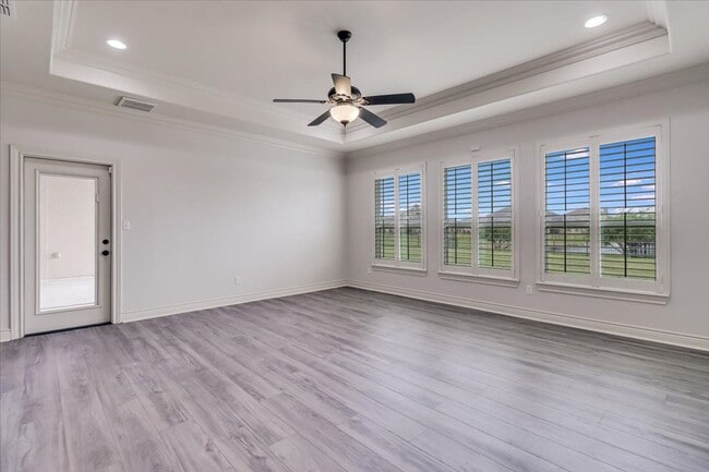 Building Photo - 6241 Lago Vista Dr