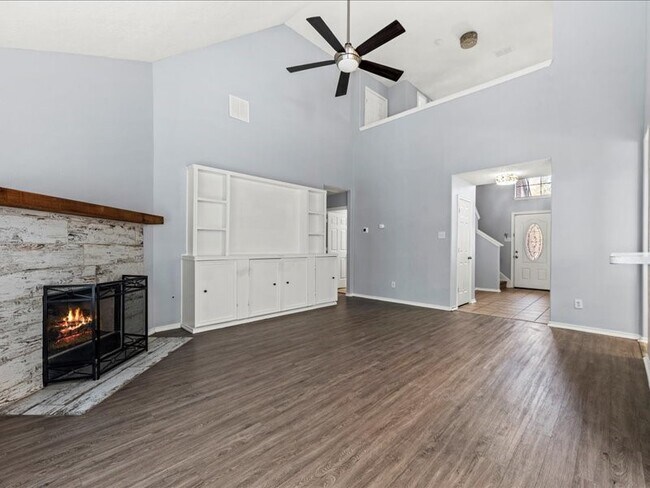 Building Photo - 6422 Senda Ct