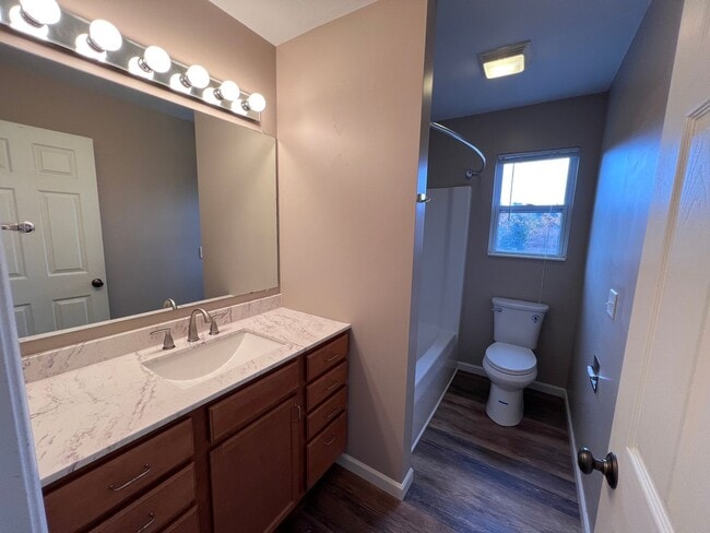 Building Photo - Spacious Split-Level Retreat Just Minutes ...