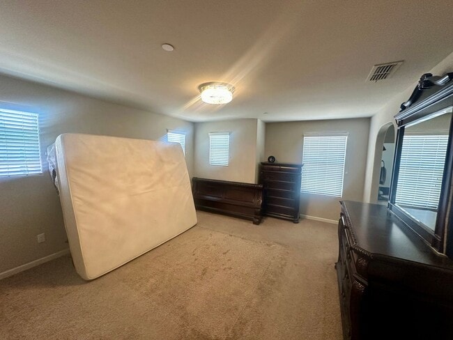 Building Photo - Stunning 3-Bed, 2.5-Bath Home Near Clovis ...