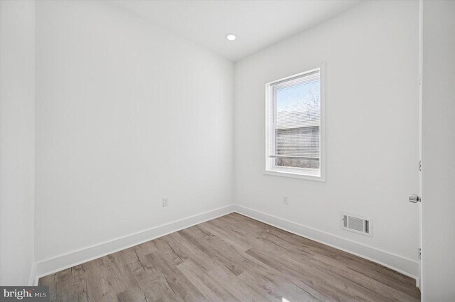 Building Photo - 2135 N 20th St