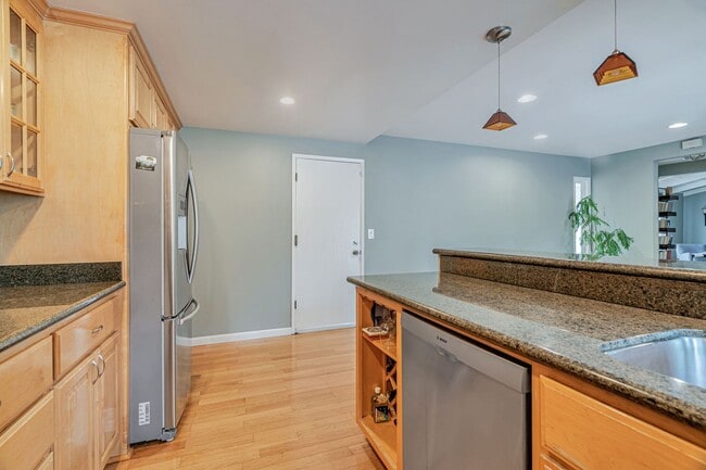 Building Photo - Stylish & Comfort Home in Prime San Jose Location