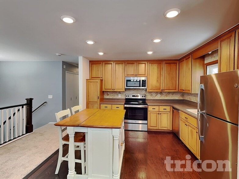 Building Photo - 412 Harold Dr