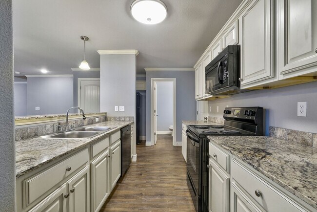 Building Photo - FREE 55” TV or 28” Blackstone! Plus $150 Amazon gift card! Beautiful 3 bed / 2.5 bath duplex with...