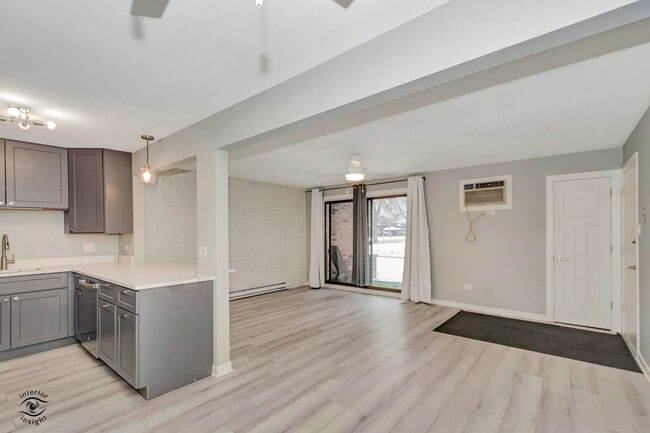 Building Photo - 7302 Blackstone Ave