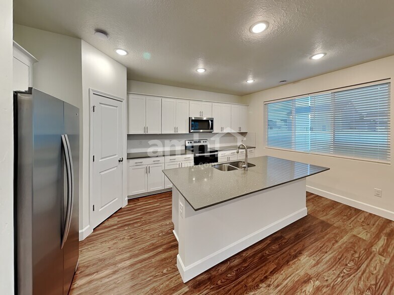 Building Photo - 201 Allen Ln