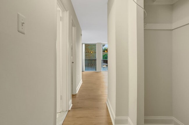 Building Photo - Studio Condo with all utilities included f...