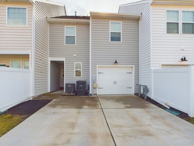 Building Photo - 6127 Buntline Ln