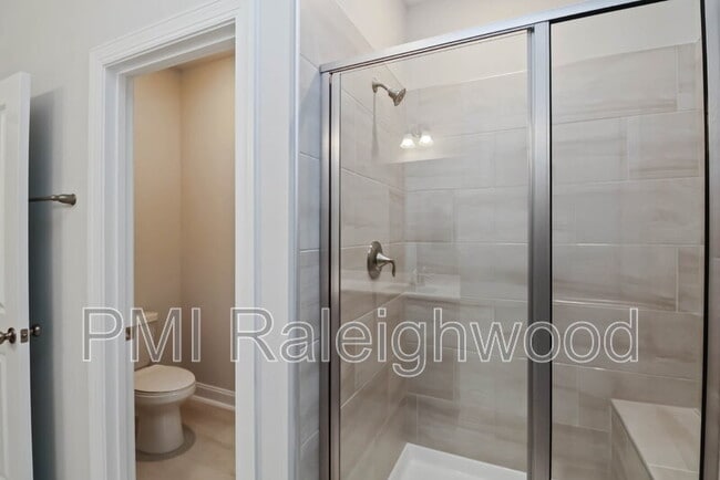 Building Photo - 304 Canyon Spring Trl