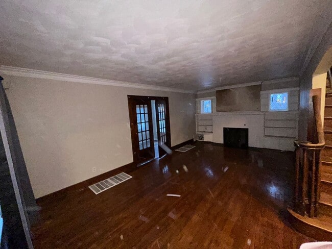 Building Photo - 3 BR/1.5 BA