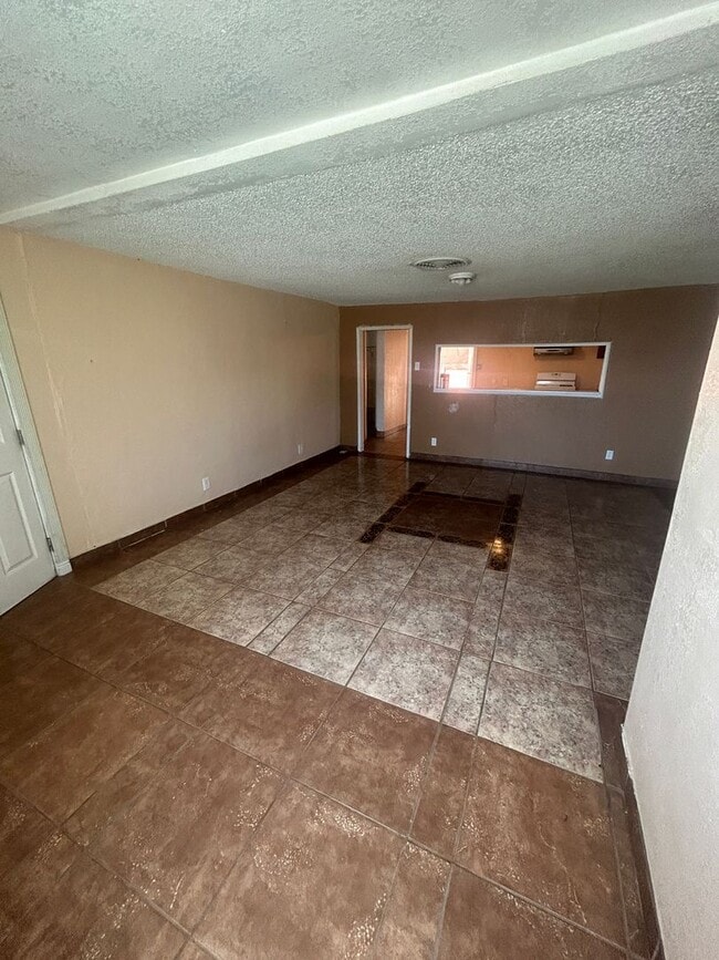 Building Photo - Spacious 3 bed/1 bath coming soon in McFar...