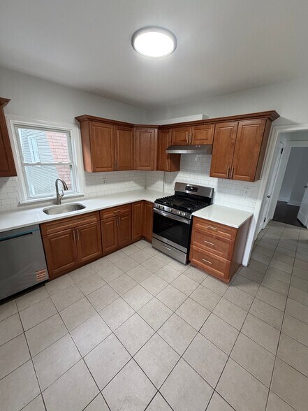 Building Photo - 10 Glennon Pl