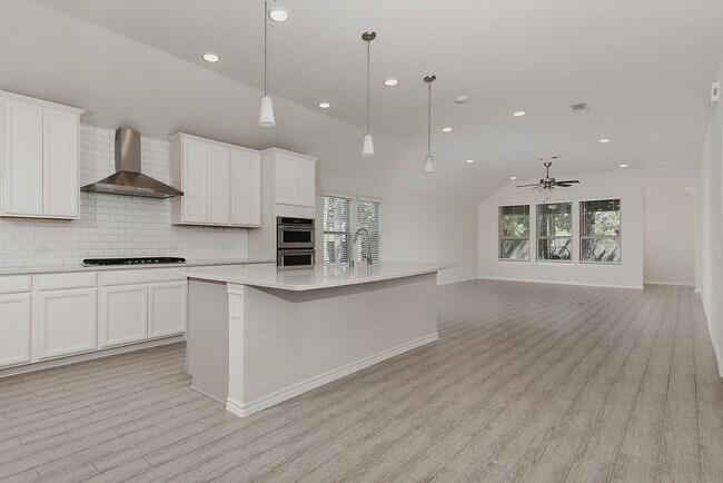 Building Photo - 130 Pioneer Canyon Pl
