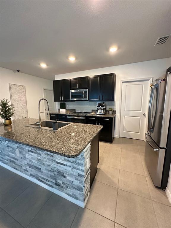 Building Photo - 11167 Leland Groves Dr