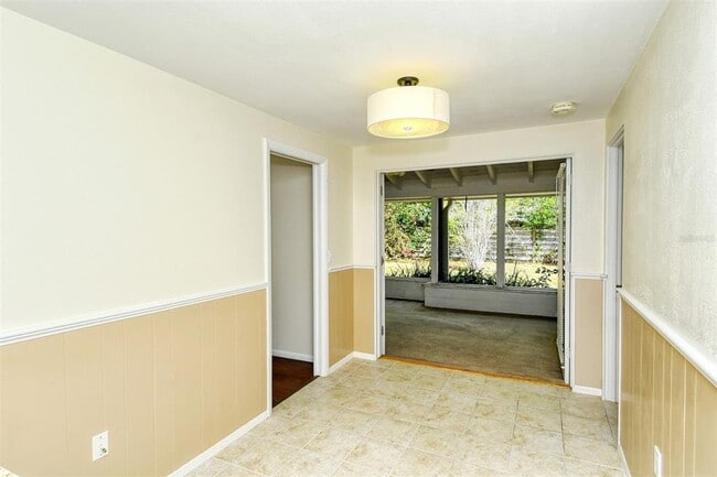 Building Photo - 3137 Lockwood Terrace