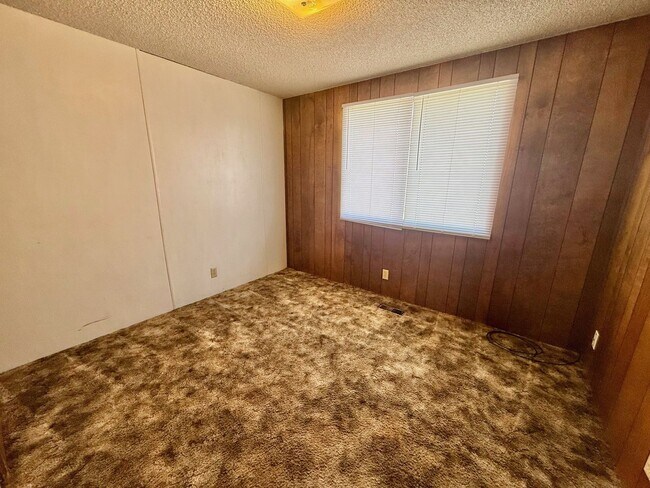 Building Photo - 3 Bedroom with Storage