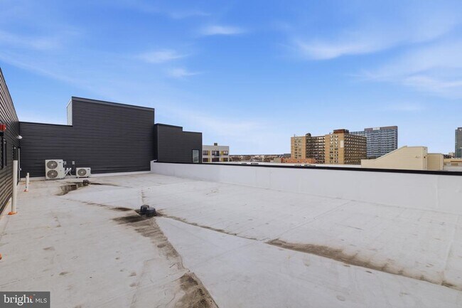 Building Photo - 915 N Broad St