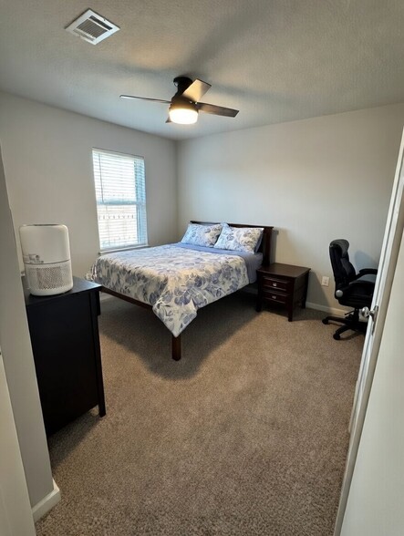 Building Photo - 15340 Leighwood Ln