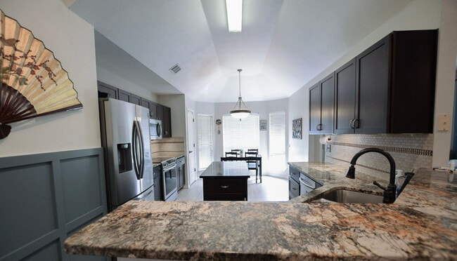 Building Photo - 1207 Old Knoll Dr