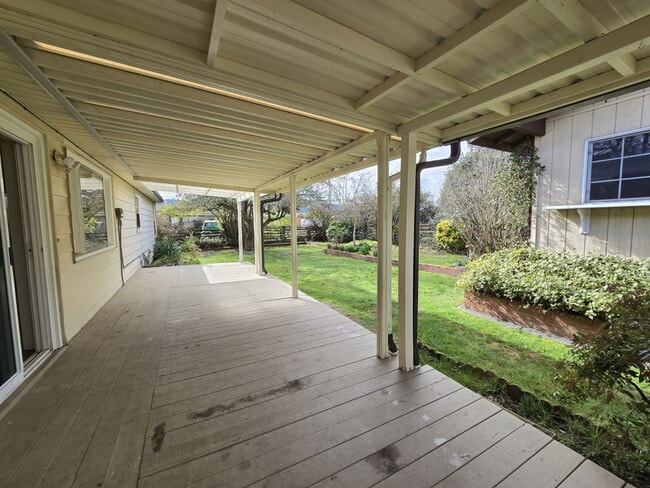 Building Photo - 1844 NW Keasey St