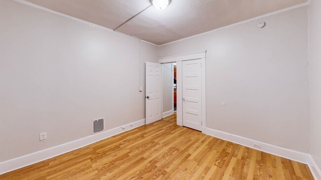 Building Photo - 3 Bedroom Apartment near Edgewood Park!