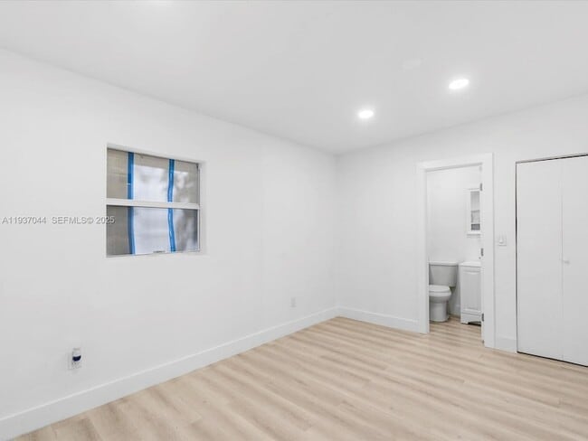 Building Photo - 6318 NW 19th Ct