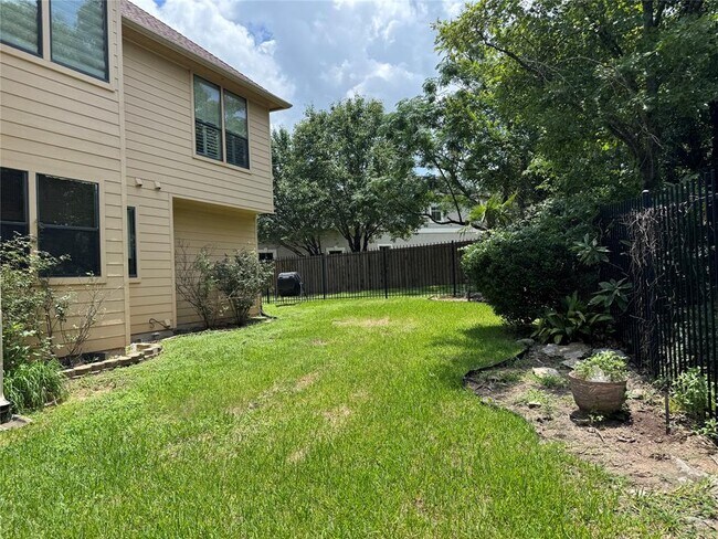 Building Photo - 10913 Sans Souci Pl