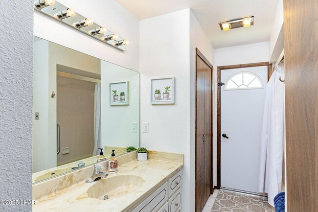 Building Photo - 3713 Mission Dr S