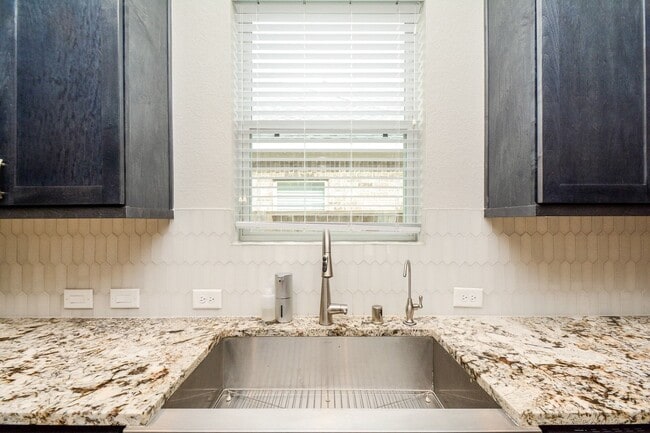 Building Photo - 2902 Tanager Trace