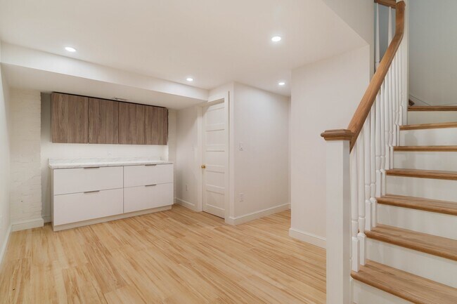 Building Photo - 26 Beals St