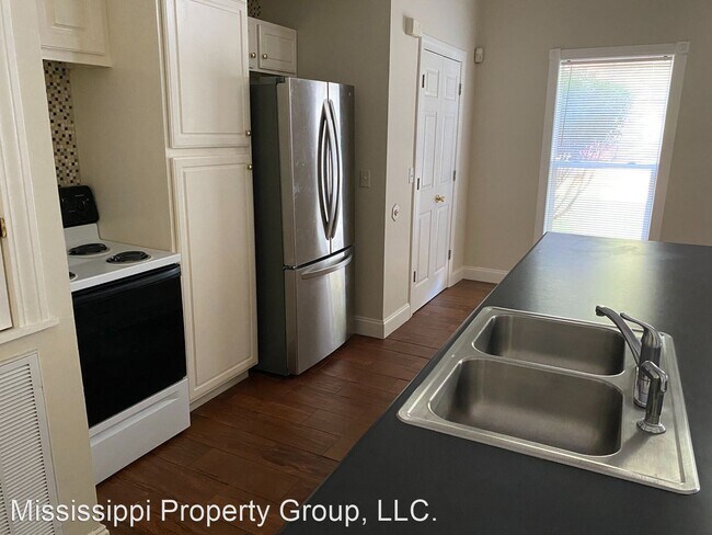 Building Photo - 3 br, 3 bath House - 2325 University Avenue