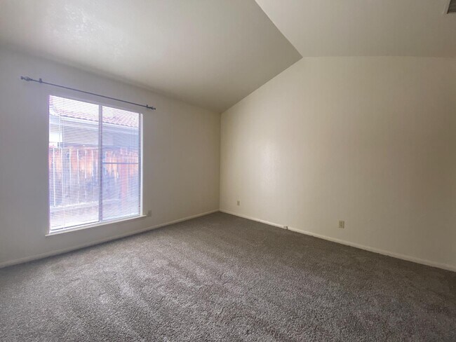 Building Photo - 1537 W Boston Ave