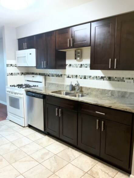 Building Photo - 3108 Roberts Dr