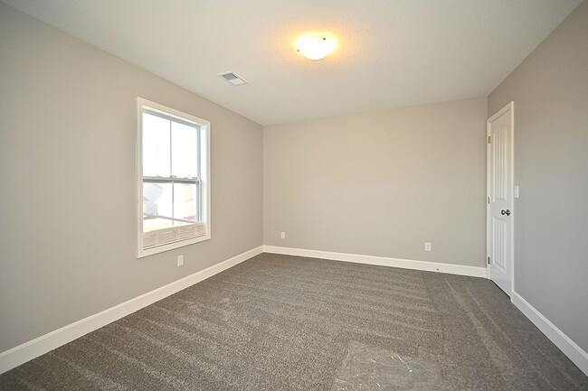 Building Photo - Nice 3 Bedroom, 2.5 bath with 2 car garage...