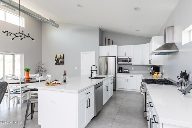 Building Photo - 3043 N 85th Pl