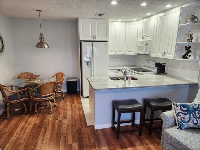 Building Photo - 4347 Tahitian Gardens Cir