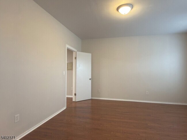 Building Photo - 39 Glenridge Ave