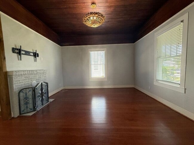 Building Photo - Pensacola - East Hill / Downtown - 4 bedro...