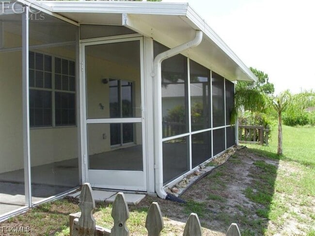 Building Photo - 551 Genoa Ave S