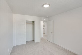 Building Photo - Start your new year in this Gorgeous, Brand new 3 bedroom townhome available today!