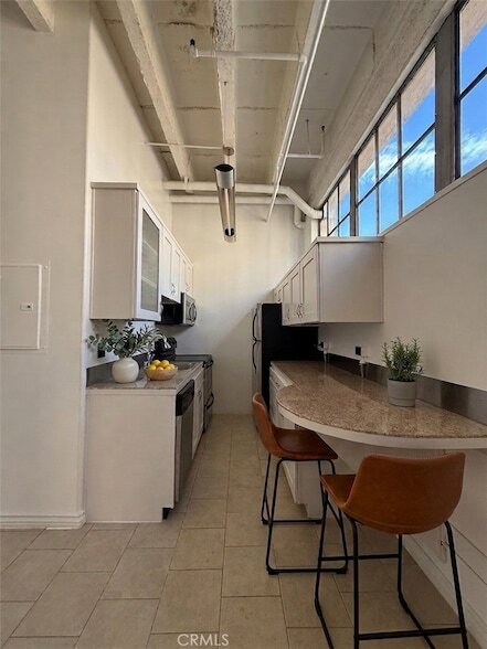 Building Photo - 312 W 5th St