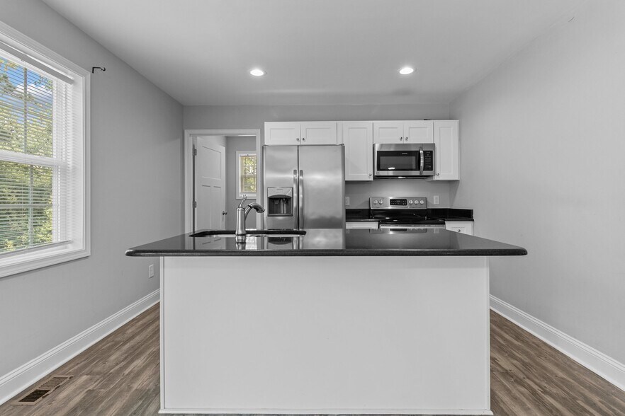 Building Photo - 112 Savannah Ln